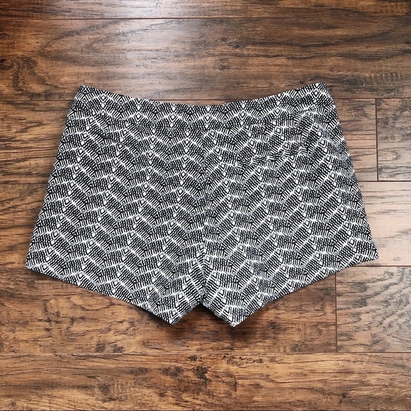 Joie • Merci shorts geometric patterned black white print silk linen chevron - Picture 9 of 11